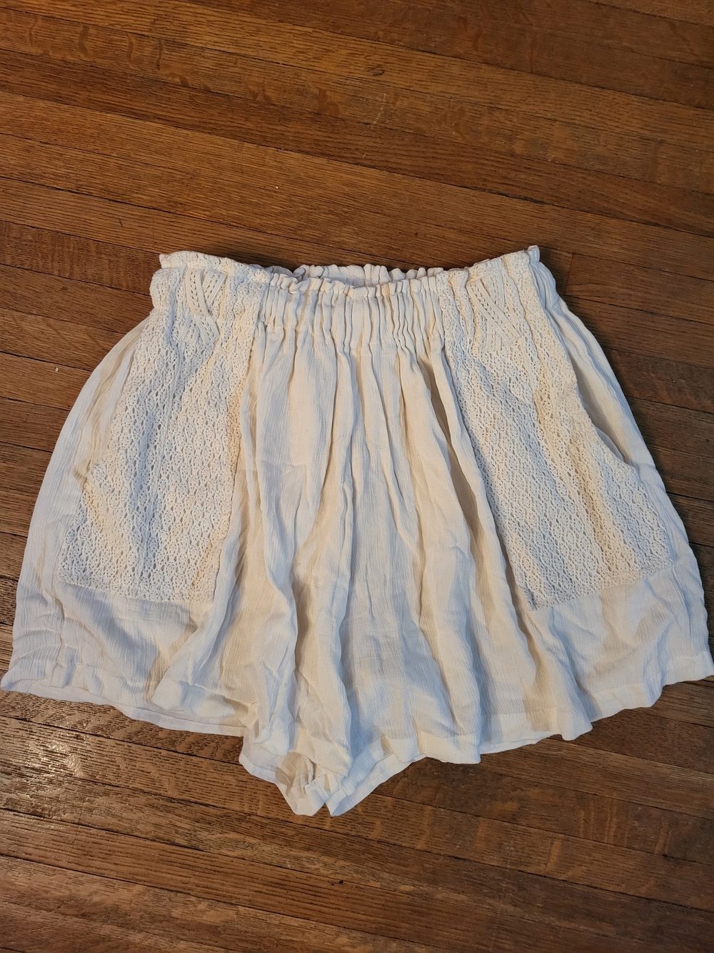 Dex Cream High-Waist Lace Pocket Shorts